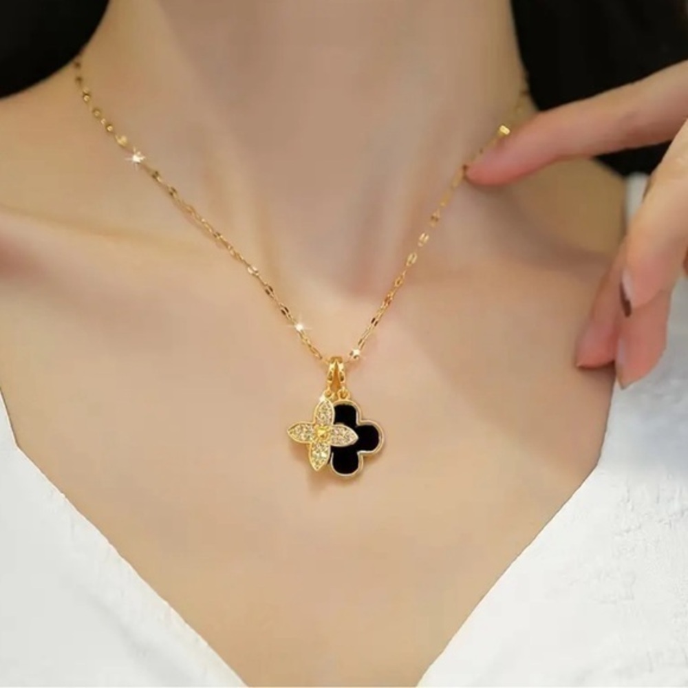 Clover green crystal pendant 18k plated stainless steel necklace​​